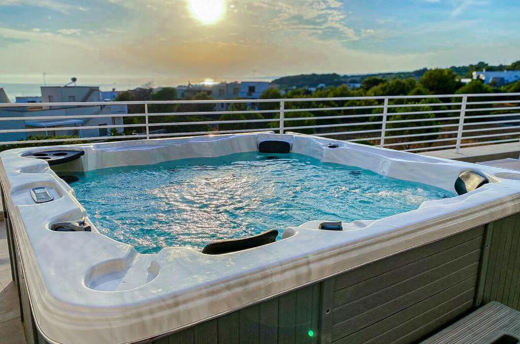 Jacuzzi Holiday Homes By Lovesud Santa Maria di Leuca Exterior foto