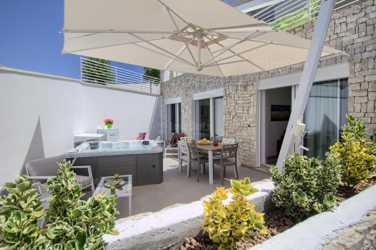 Jacuzzi Holiday Homes By Lovesud Santa Maria di Leuca Exterior foto